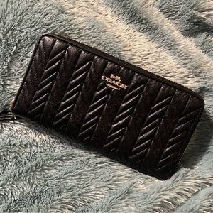 COACH NEW Condition, no flaws Black zip around wallet